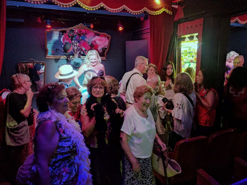 Despedida de la actuación en el Ciclo “Miércoles de Teatro” de la Cruz Roja en CasaLa Teatro con Paz de Alarcón.